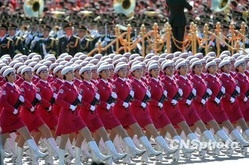 中国女兵方队vs日本女兵方队的相关图片